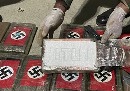 Alijo nazi: Perú incauta 58 kilos de cocaína con esvásticas y el nombre de Hitler en los paquetes