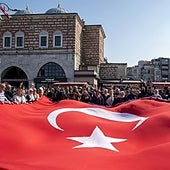 Turquía acude a las urnas bajo la amenaza de un corralito