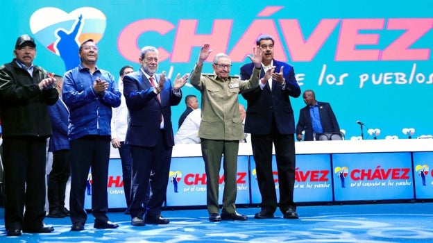 Nicolás Maduro junto a (de izquierda a derecha) Daniel Ortega, Luis Arce, Ralph Everard Gonsalves y Raúl Castro durante el acto conmemorativo por los 10 años de la muerte de Hugo Chávez