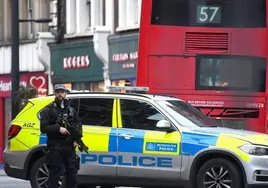 Cadena perpetua para un joven británico denunciado por su madre por amenazas yihadistas