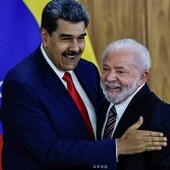 El líder chavista Nicolás Maduro saluda al presidente de Brasil, Luiz Inácio Lula da Silva