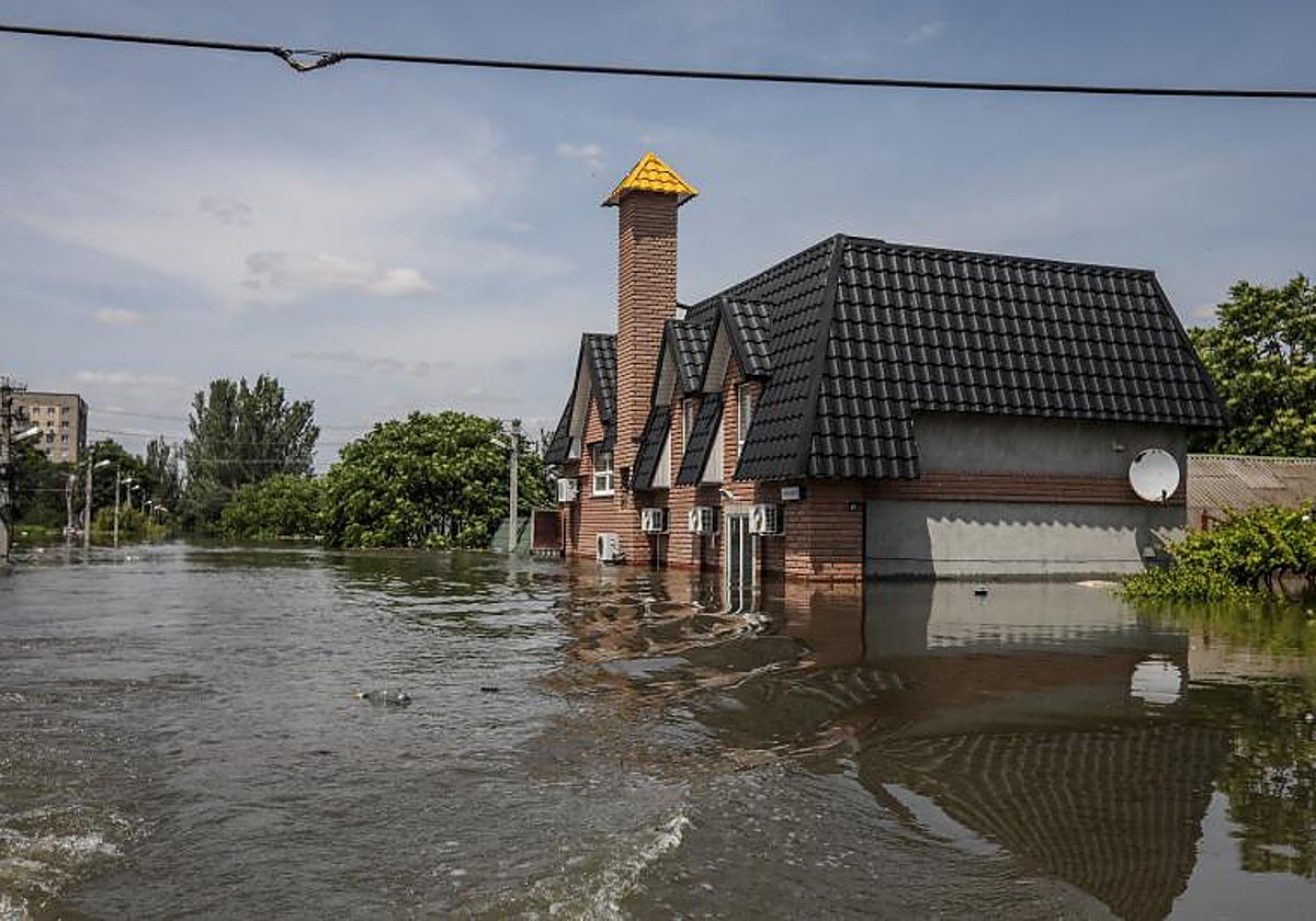 La explosión de la presa Nueva Kajovka seca el estratégico Canal de Crimea