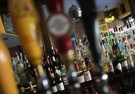 Rusia retira más de 70.000 litros de alcohol adulterado tras la muerte de más de 30 personas