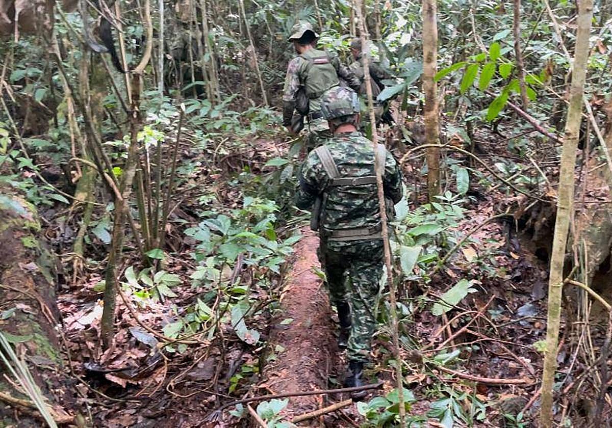 Las Fuerzas Militares de Colombia buscan a los niños en la selva