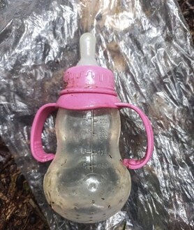 Secondary Image 2 - Several dogs were used in the rescue.  The appearance of the bottle and other remains of the baby gave hope to the rescue team, which transported the minor to the military hospital in Bogota