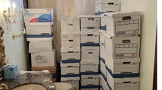 Foto del propio Trump de los documentos que el expresidente tenía en su residencia de Mar-a-Lago