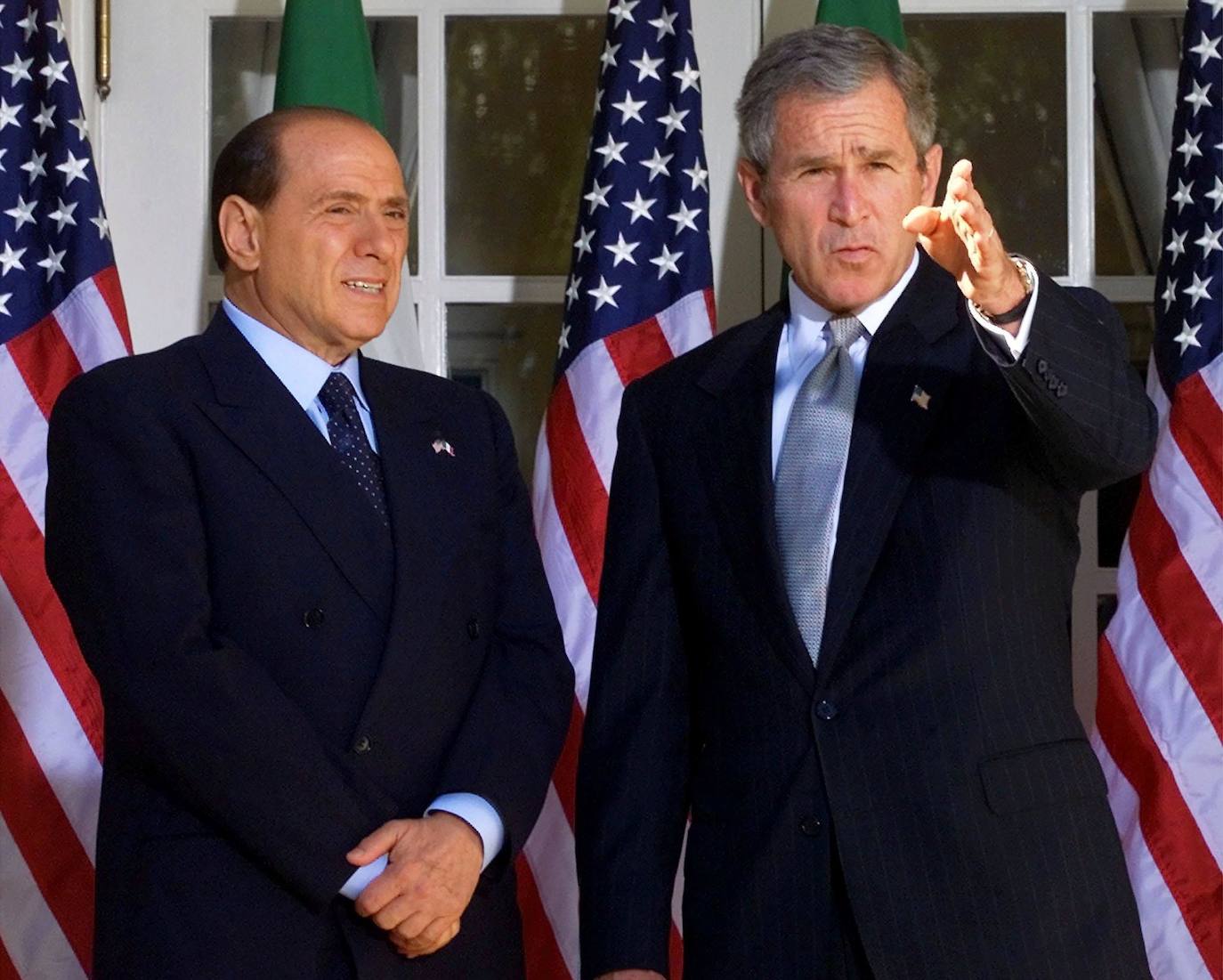 Berlusconi junto a Gerge W. Bush