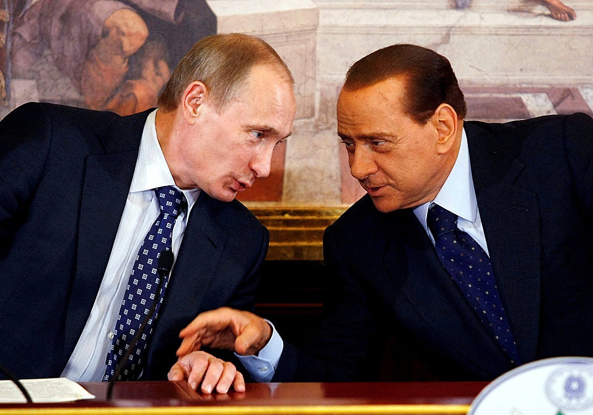 Foto de archivo de Putin y Berlusconi