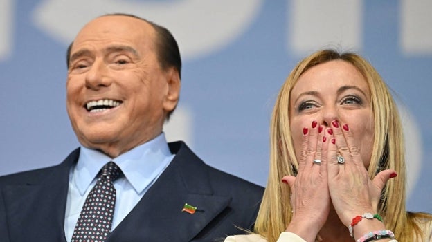 Meloni junto a Berlusconi