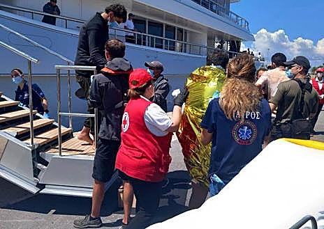 Imagen secundaria 1 - Llegada de los migrantes al puerto. 