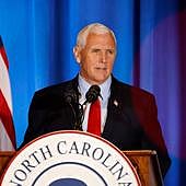 Mike Pence sostiene que «no puede defender» las acusaciones contra Trump