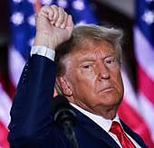 Trump convierte la imputación en acto de campaña: «Soy el único que puede salvar esta nación»