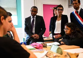Gobierno francés investiga en escuelas públicas rezos musulmanes que «amenazan» el principio de laicidad