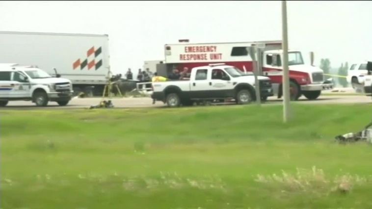 Mueren 15 personas en un accidente entre un minibús y un camión en Canadá