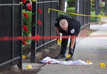 Al menos cuatro muertos y decenas de heridos en una noche de tiroteos masivos en Estados Unidos