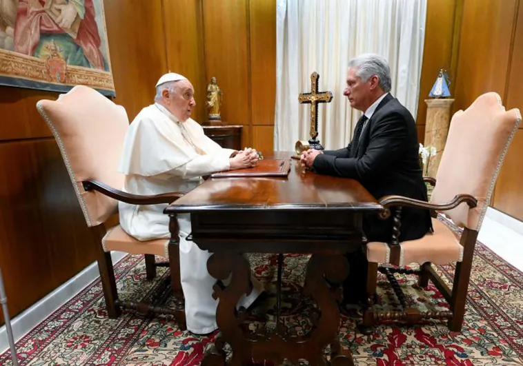 El Papa Francisco se ha reunido en el Vaticano con el presidente de Cuba