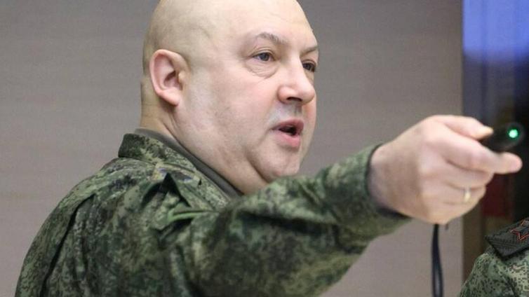 Afganistán, Siria, Ucrania... La sangrienta carrera de Sergey Surovikin, el fiel a Putin 'general Armagedón' del que ahora se sospecha por complicidad con Wagner