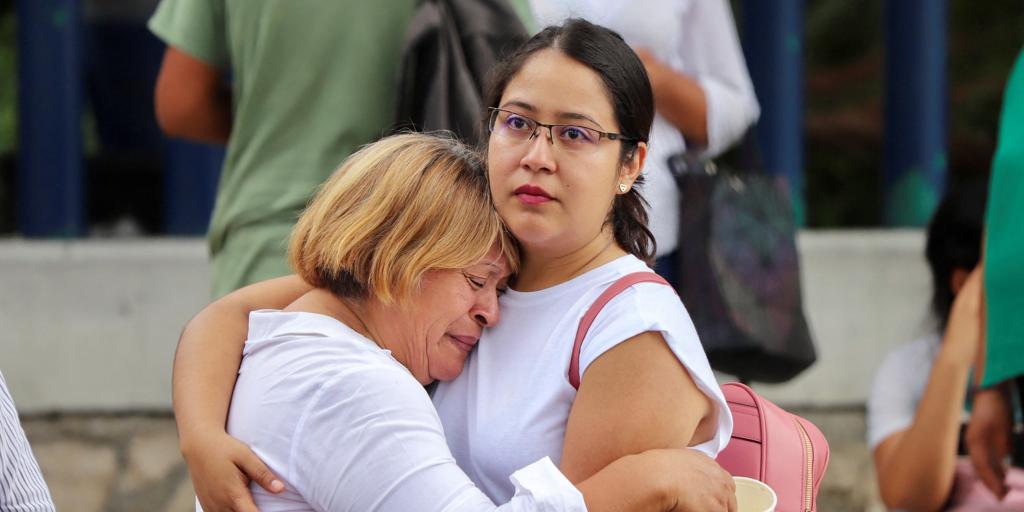 El grupo armado que secuestró a 16 policías en México exige un cambio la liberación de un cantante