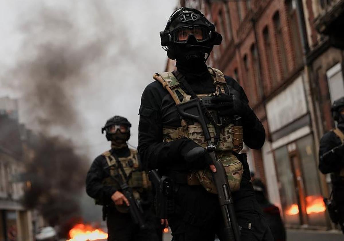 Antidisturbios en Paris durante las protestas violentas