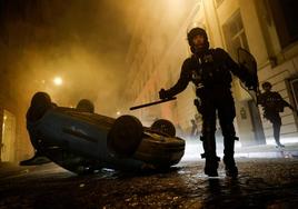 Quinta noche de tensión y disturbios en Francia tras la muerte de un joven tiroteado por la Policía