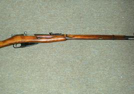 Así es el Mosin-Nagant M1891, el fusil obsoleto ruso que ha revivido en la guerra en Ucrania