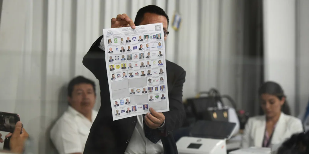 Guatemala continúa con la polémica revisión de resultados electorales