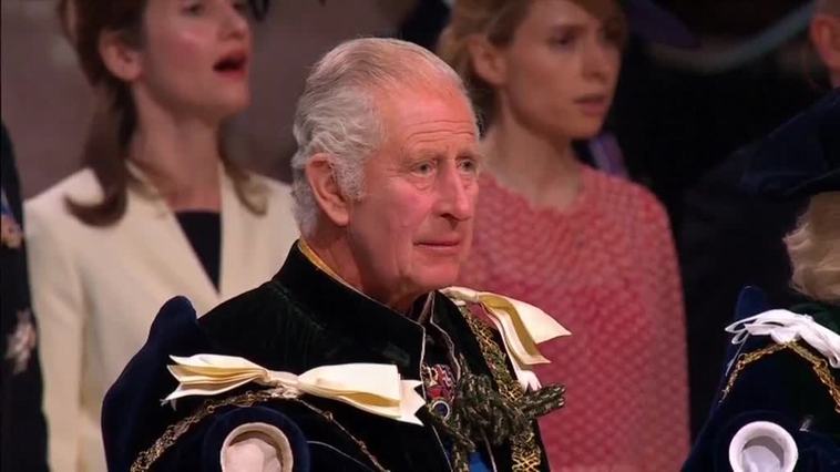 Carlos III recibe en Escocia su segunda coronación