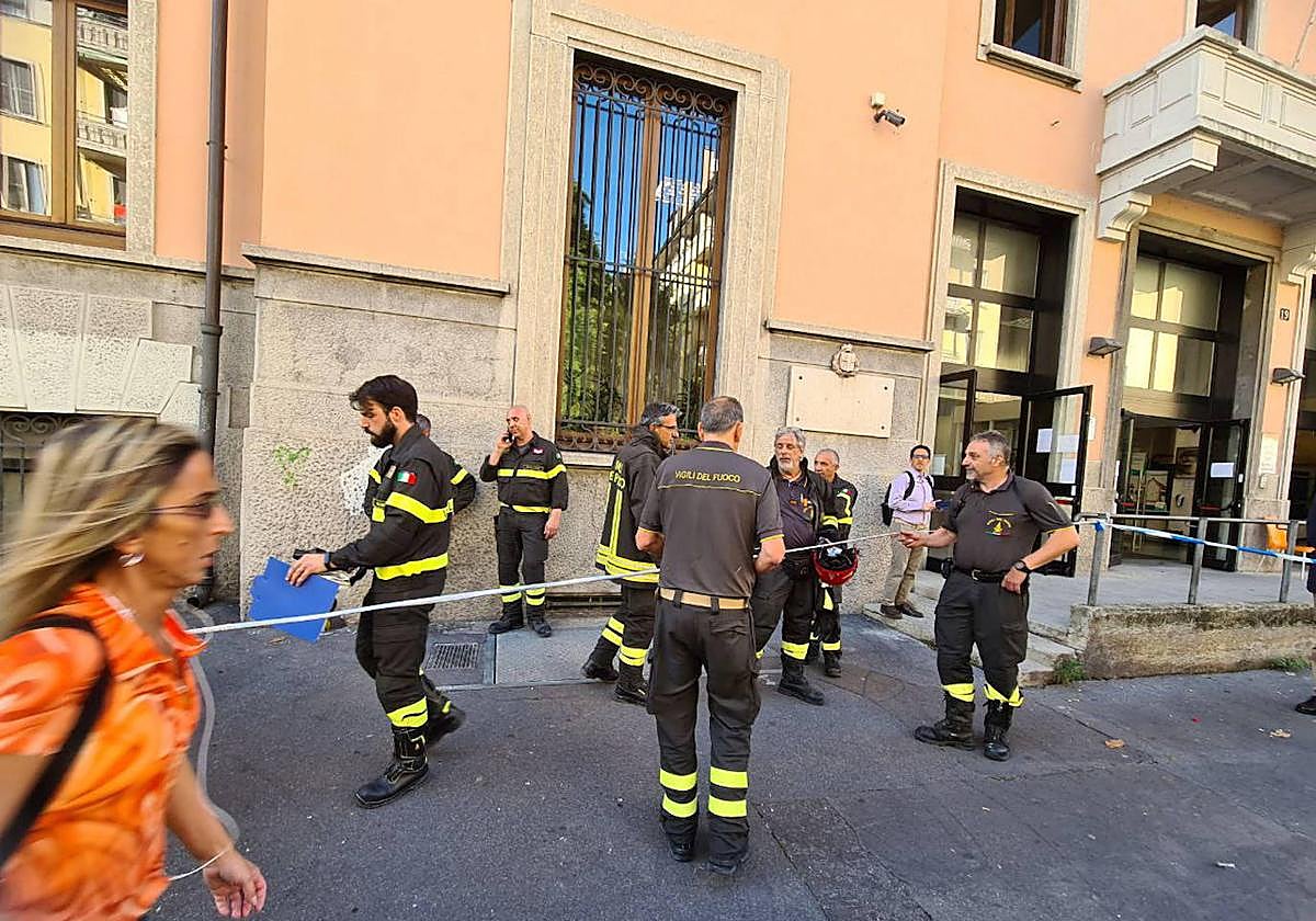 Bomberos en la residencia en la que se ha producido un incendio