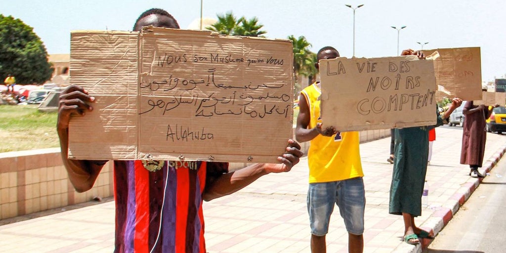 Ola deviolencia racista y xenófoba en Túnez con deportaciones de subsaharianos al desierto Ola deviolencia racista y xenófoba en Túnez con deportaciones de subsaharianos al desierto