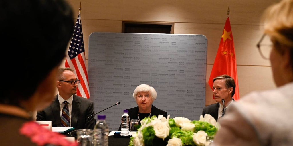 “Un disacoplamiento entre EE.UU.  y China desestabilizaría al mundo y es imposible”, dice el secretario del Tesoro norteamericano en Pekín