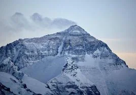 Mueren cinco turistas tras estrellarse el helicóptero en el que viajaban cerca del monte Everest
