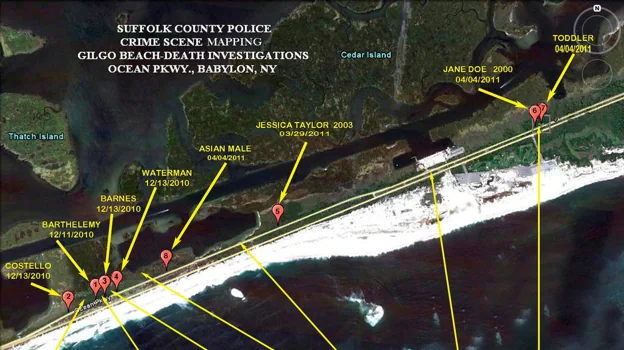 Los lugares donde se encontraron ocho de los 10 cuerpos cerca de Gilgo Beach desde diciembre de 2010 se ven en esta imagen de la policía del condado de Suffolk