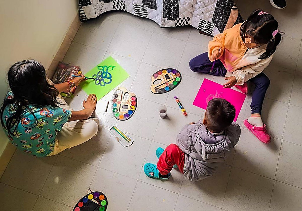 Después de sufrir hambre durante días, los niños se encuentran completamente recuperados