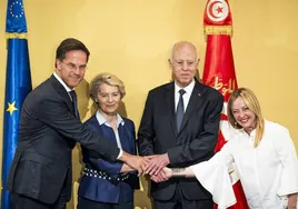 Meloni firma un acuerdo con Túnez para frenar la inmigración ilegal hacia Italia