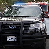 Rescatan a una niña secuestrada que pidió ayuda con un cartel desde un coche en California