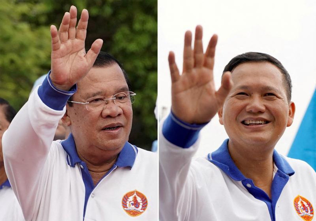 El primer ministro de Camboya, Hun Sen, y su hijo Hun Manet, durante la jornada electoral del domingo