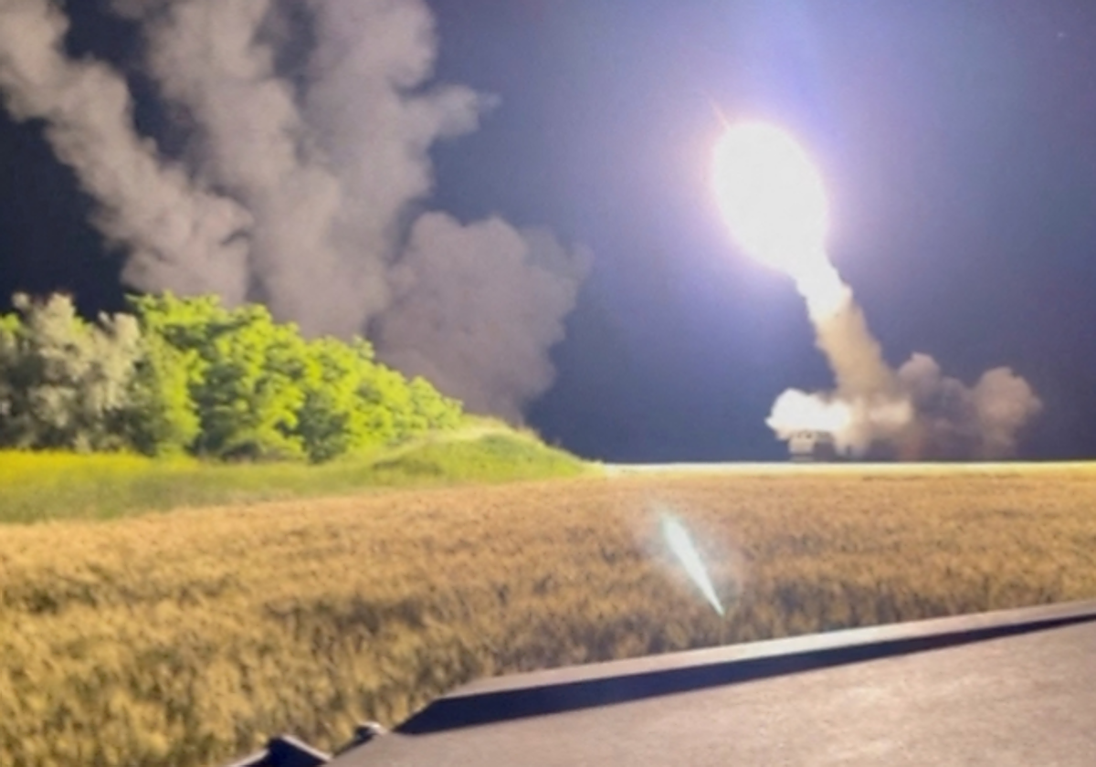 Imagen de un ataque del lanzamisiles Himars