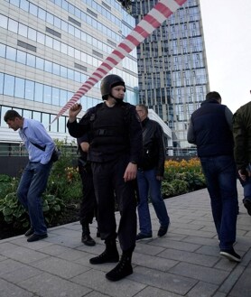 Imagen secundaria 2 - Una vista de un bloque de oficinas dañado del Centro Internacional de Negocios de Moscú (Ciudad de Moskva) luego de un ataque con drones