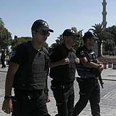 Un hombre armado ataca el consulado sueco en Esmirna, Turquía, y deja al menos un herido grave