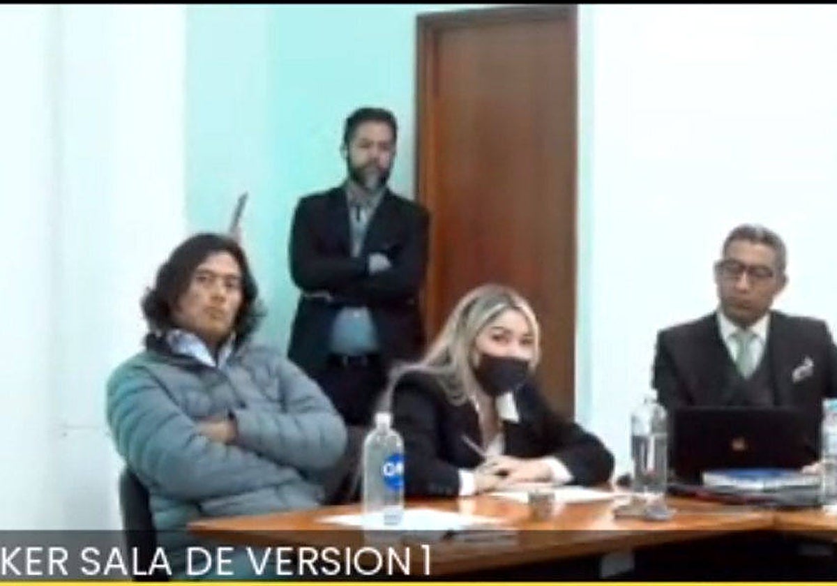 Captura de pantalla de un momento de la audiencia pública de imputación de cargos a Nicolás Petro (i), primogénito del presidente colombiano, Gustavo Petro, y su exesposa Daysuris Vásquez