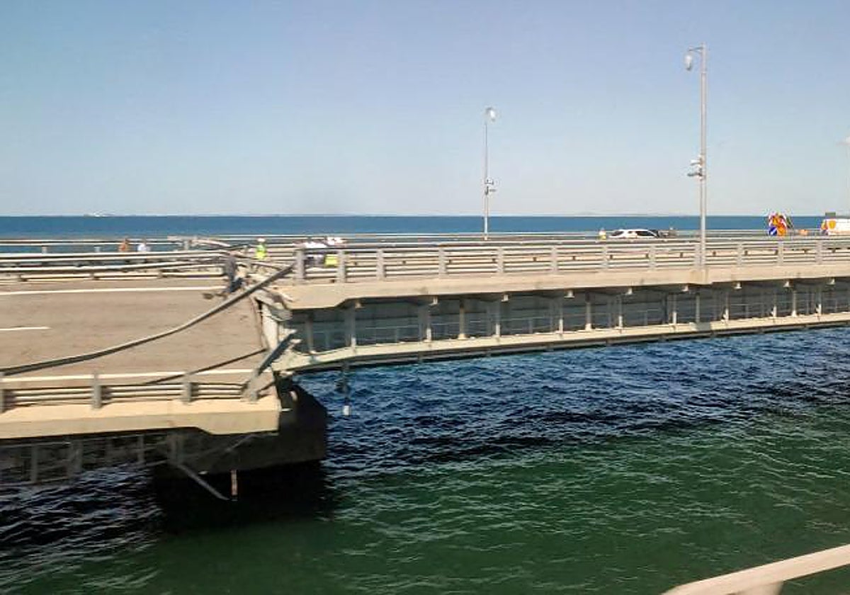 Vista del puente de Kerch tras un nuevo ataque de drones ucranianos