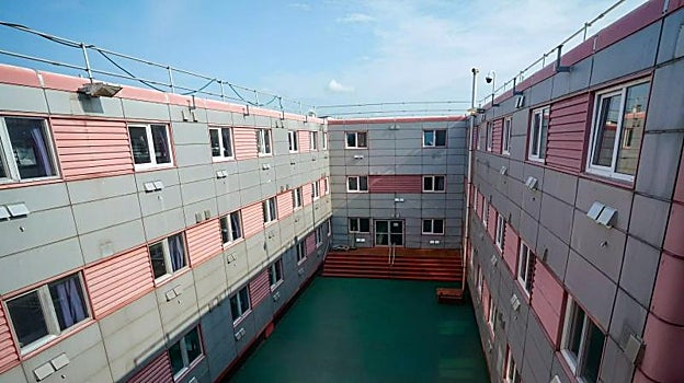 El barco tiene un patio y una capacidad de 500 personas