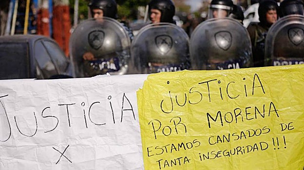 Una protesta, ante la policía
