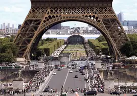 Una falsa alarma de bomba obliga a evacuar la Torre Eiffel entre el temor a atentados en Francia por la crisis de Níger