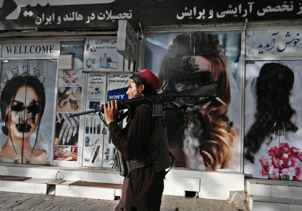 El Afganistán talibán dos años después de la toma de Kabul: refugio de yihadistas y jaula para mujeres