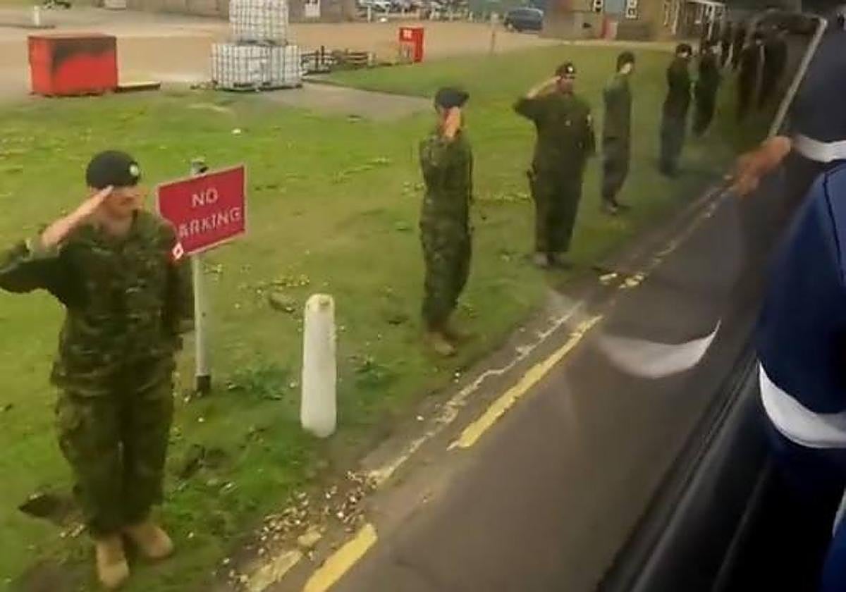 Vídeo de los soldados candienses saludando a los reclutas ucranianos