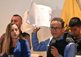 Elecciones en Ecuador: Zurita señala por corrupción a la familia del candidato Jan Topic, y ésta lo desmiente