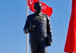 Una diócesis de Rusia investiga a los religiosos que bendijeron una estatua de Stalin de 8 metros
