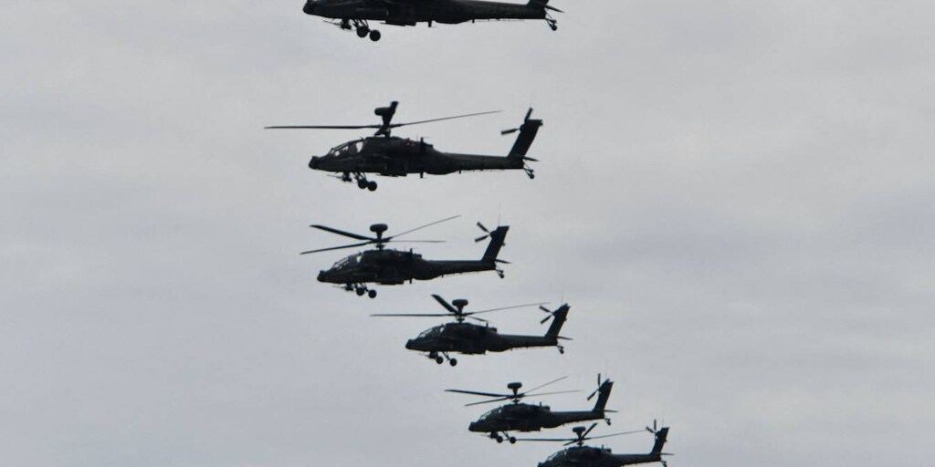 Polska dokonuje skoku w zakresie zbrojeń, kupując 96 helikopterów Apache za 12 miliardów dolarów.