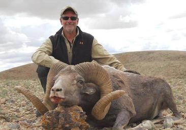 Condenan a un dentista por matar a su esposa en un safari y cobrar 4,4 millones del seguro